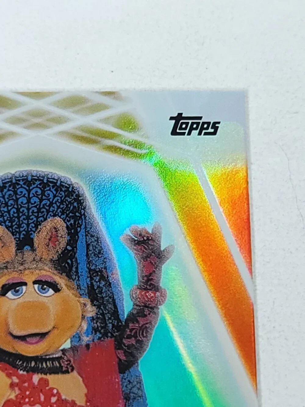 Miss Piggy Topps 2026 Disney Neon Holo Parallel Refractor Limited 11/99 - Picture 4 of 5
